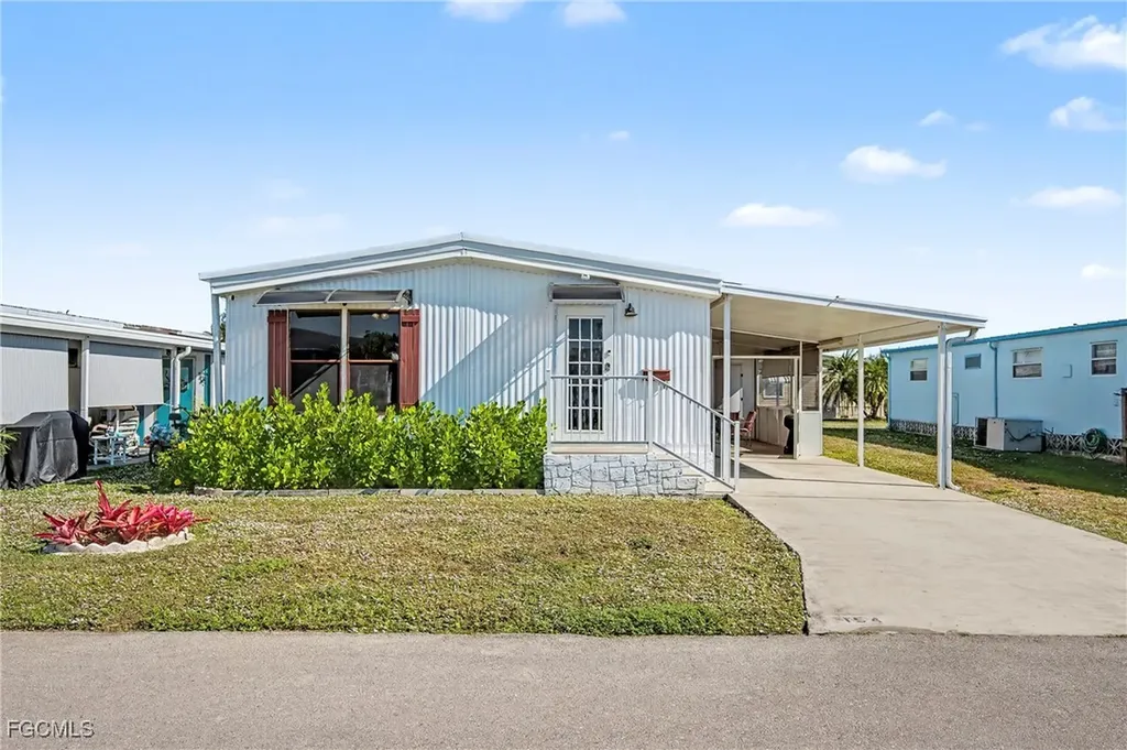 154 Siesta Lane Fort Myers FL 33905