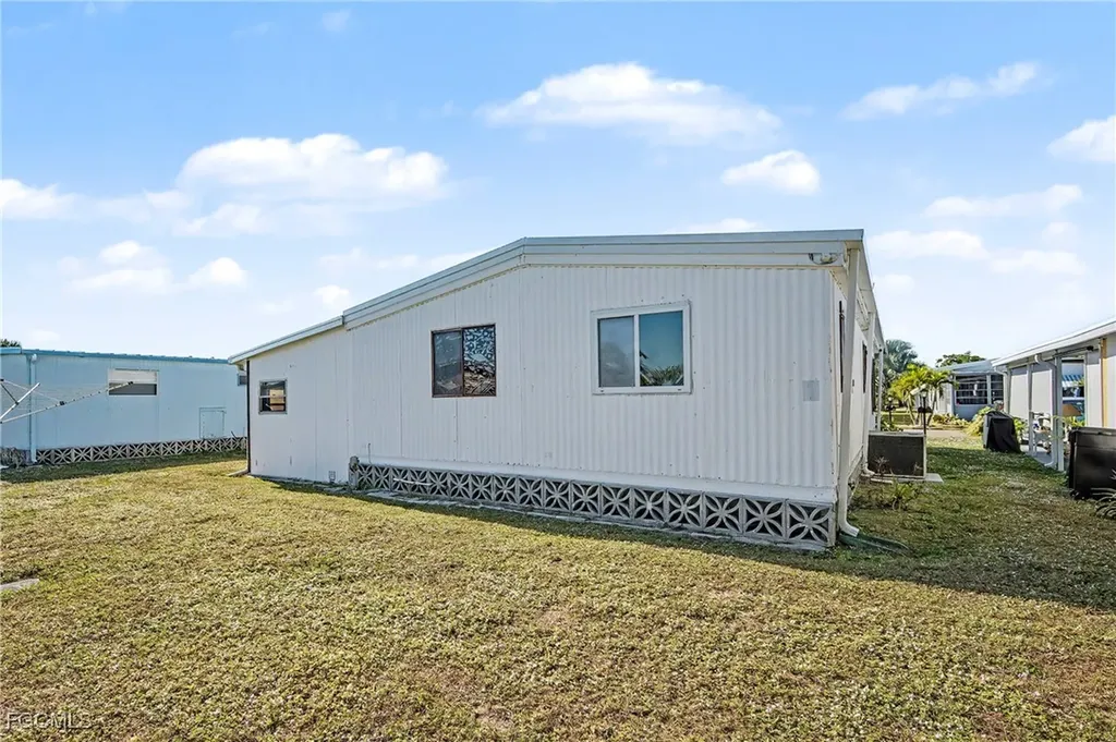 154 Siesta Lane Fort Myers FL 33905