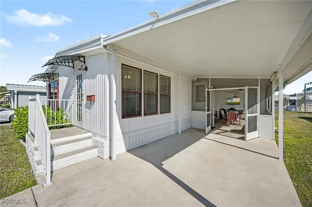 154 Siesta Lane Fort Myers FL 33905