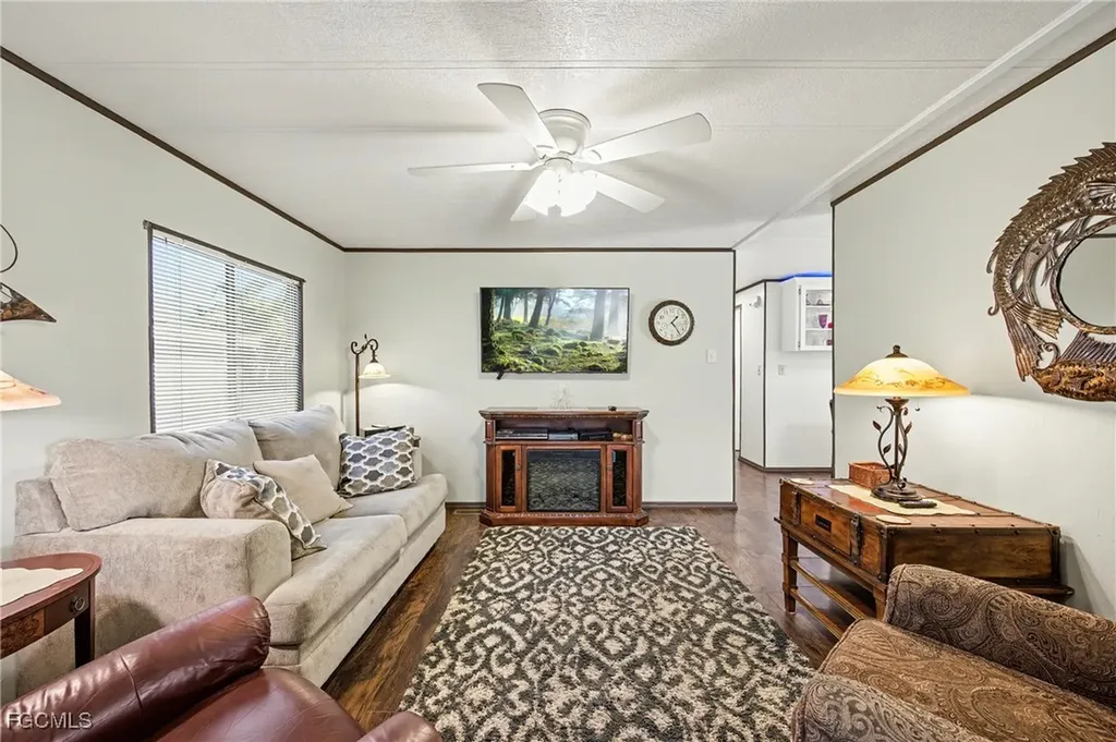 154 Siesta Lane Fort Myers FL 33905