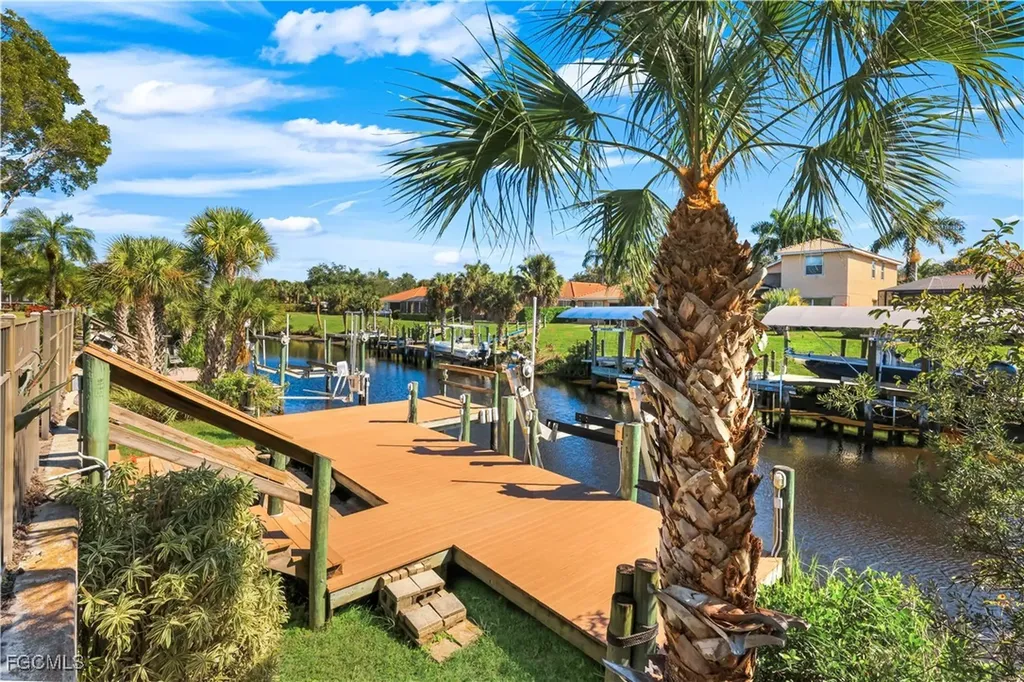 9214 Palm Island Circle North Fort Myers FL 33903