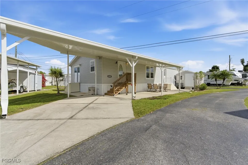 5558 Palm Beach Boulevard Fort Myers FL 33905