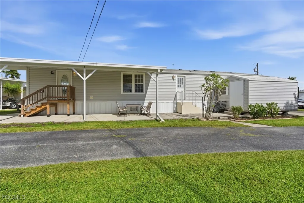 5558 Palm Beach Boulevard Fort Myers FL 33905