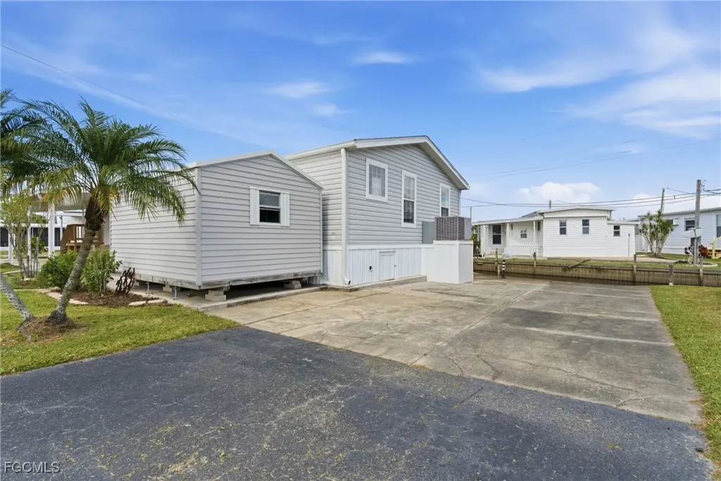 5558 Palm Beach Boulevard Fort Myers FL 33905