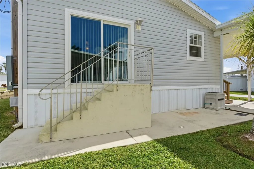 5558 Palm Beach Boulevard Fort Myers FL 33905