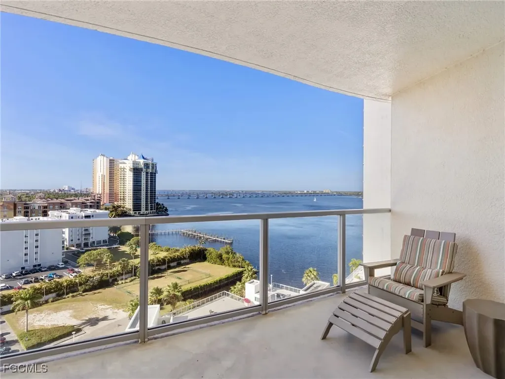 3000 Oasis Grand Boulevard Fort Myers FL 33916