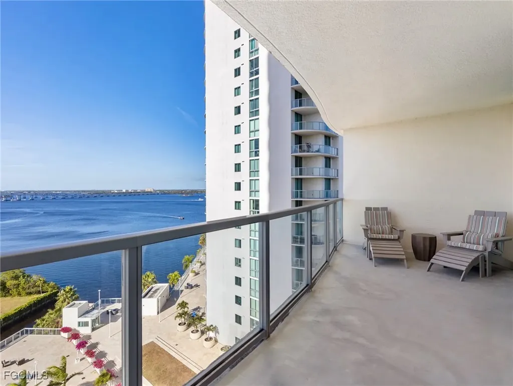 3000 Oasis Grand Boulevard Fort Myers FL 33916