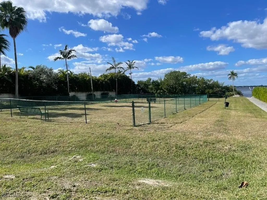3000 Oasis Grand Boulevard Fort Myers FL 33916