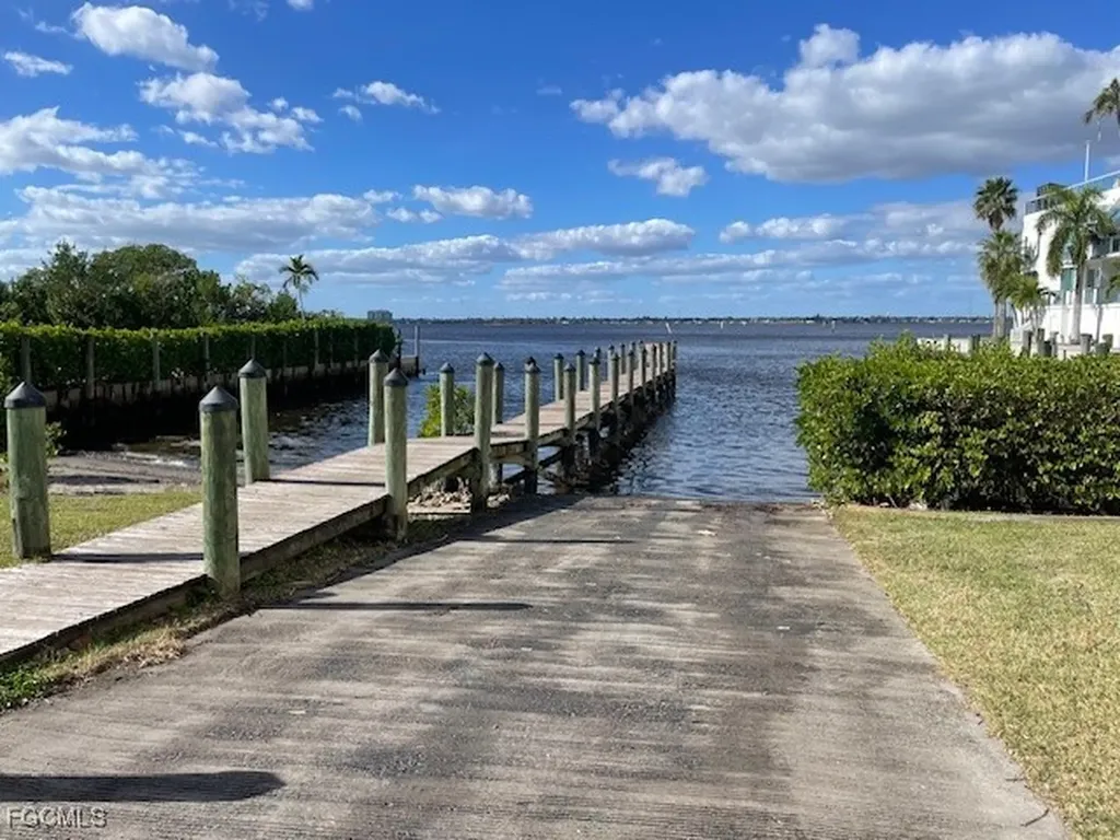 3000 Oasis Grand Boulevard Fort Myers FL 33916