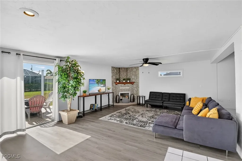 918 SE 35th Street Cape Coral FL 33904