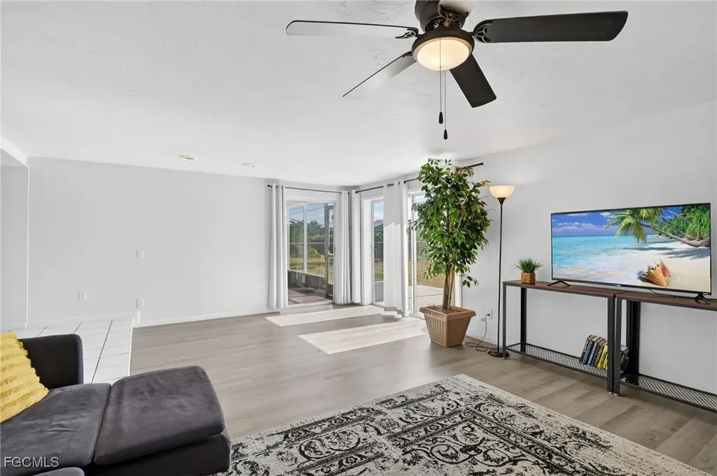 918 SE 35th Street Cape Coral FL 33904