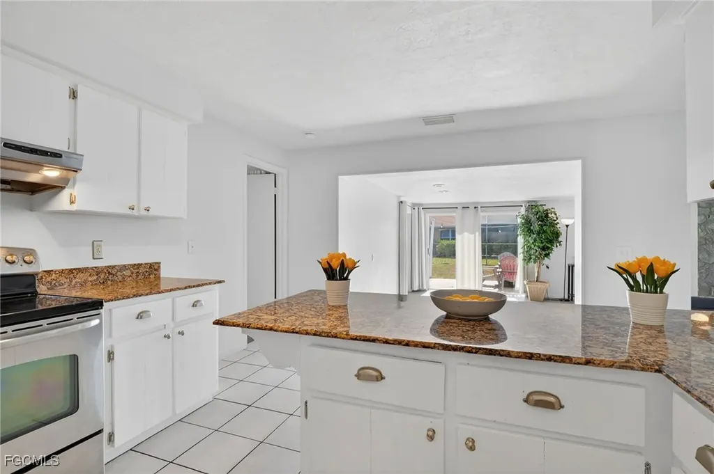 918 SE 35th Street Cape Coral FL 33904