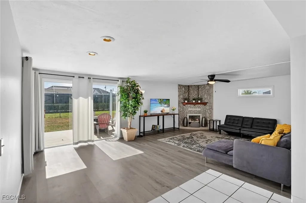 918 SE 35th Street Cape Coral FL 33904