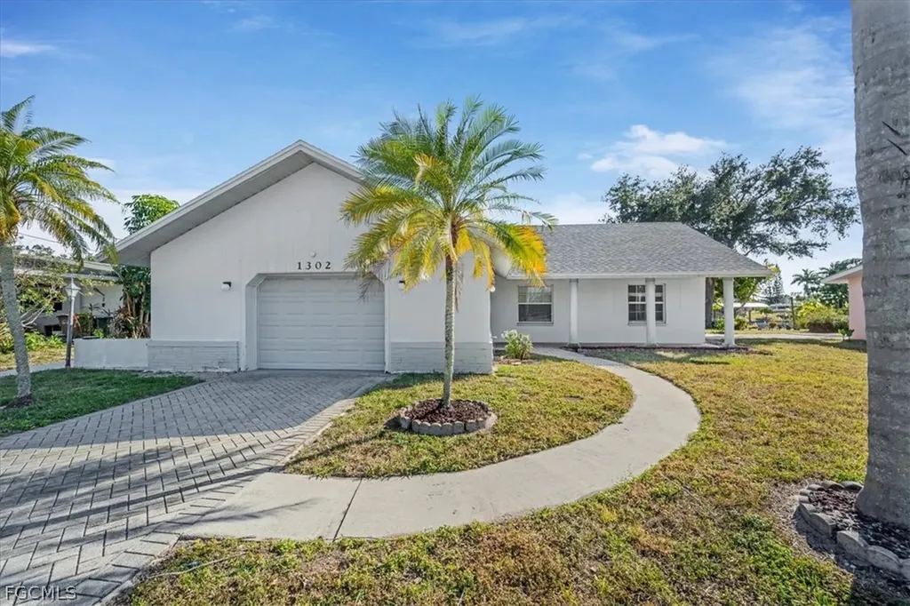 1302 NE 4th Terrace Cape Coral FL 33909