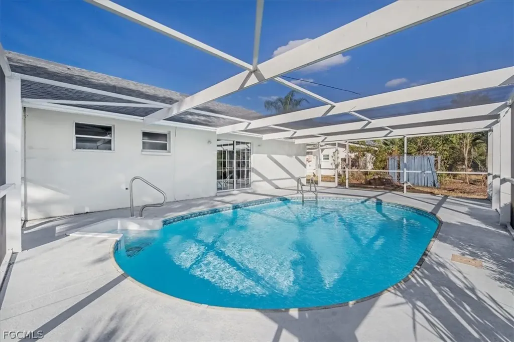 1302 NE 4th Terrace Cape Coral FL 33909
