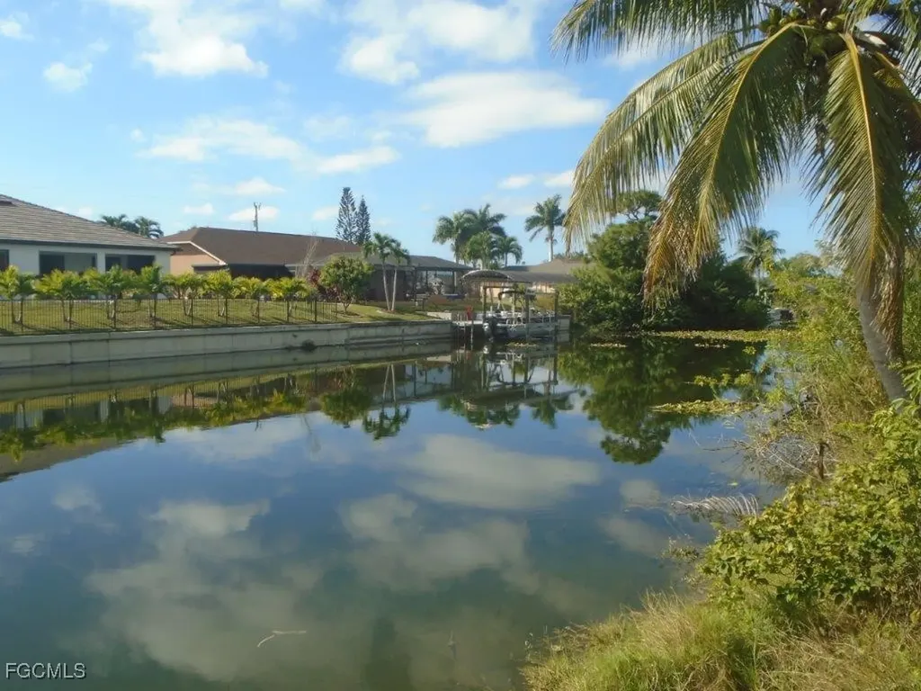 1302 NE 4th Terrace Cape Coral FL 33909