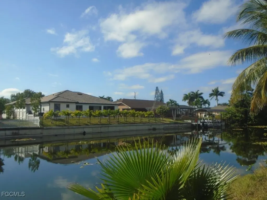 1302 NE 4th Terrace Cape Coral FL 33909