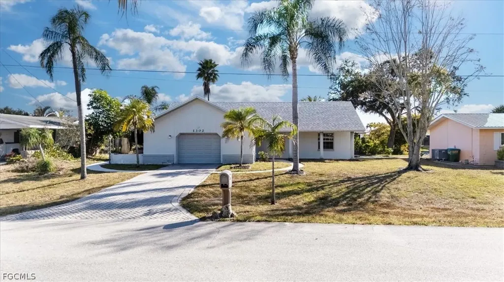 1302 NE 4th Terrace Cape Coral FL 33909
