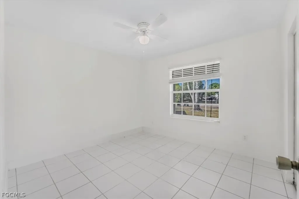 1302 NE 4th Terrace Cape Coral FL 33909