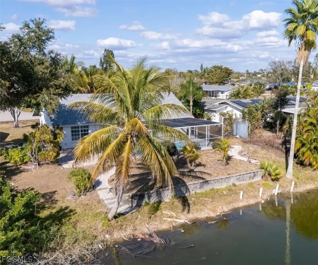 1302 NE 4th Terrace Cape Coral FL 33909