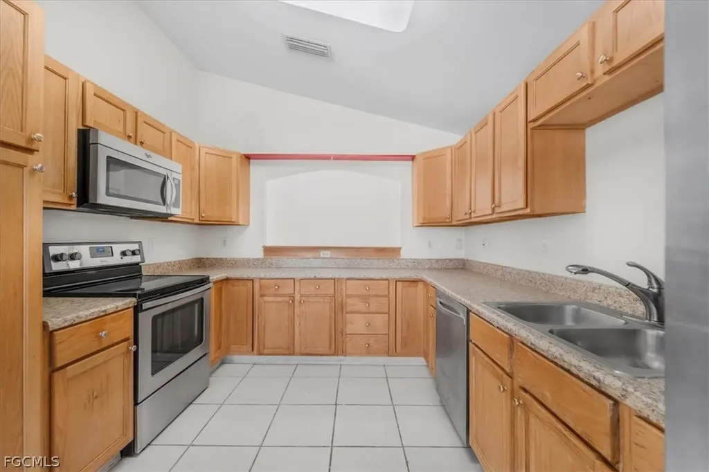 1302 NE 4th Terrace Cape Coral FL 33909