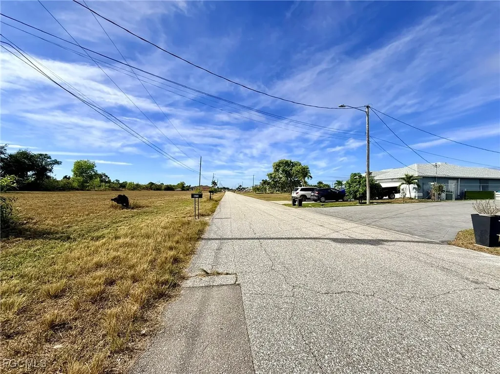 418 NW 14th Terrace Cape Coral FL 33993