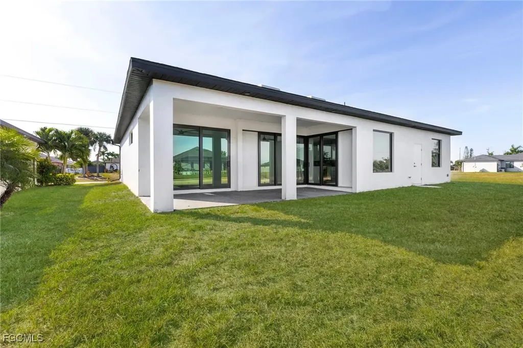 1517 SW 28th Terrace Cape Coral FL 33914