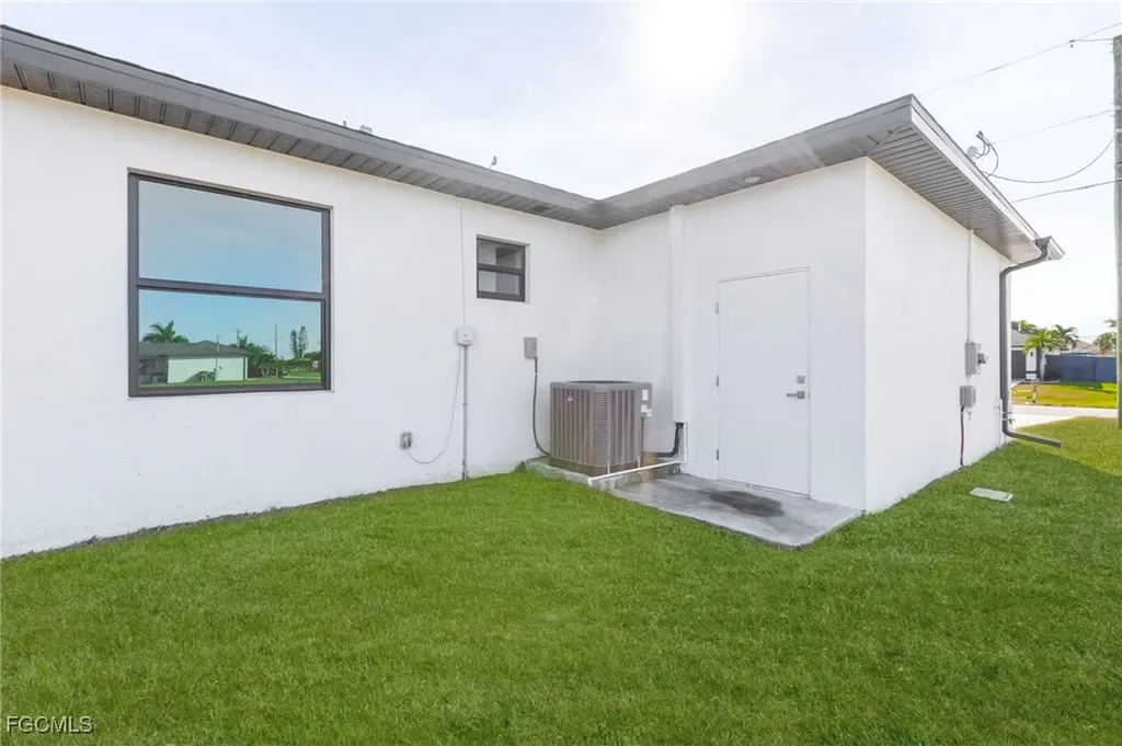 1517 SW 28th Terrace Cape Coral FL 33914