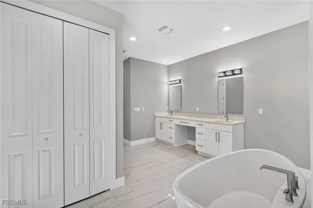 1517 SW 28th Terrace Cape Coral FL 33914