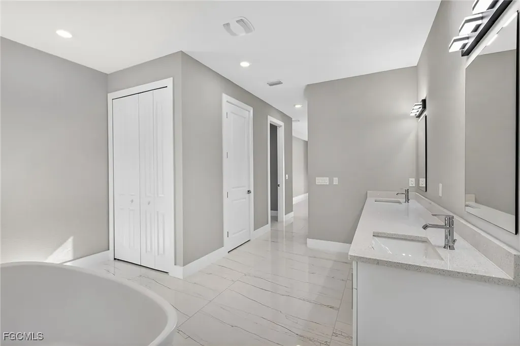 1517 SW 28th Terrace Cape Coral FL 33914