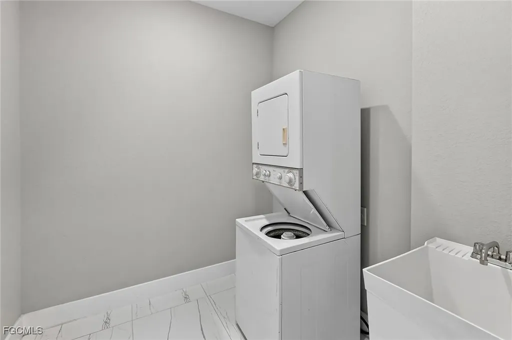 1517 SW 28th Terrace Cape Coral FL 33914