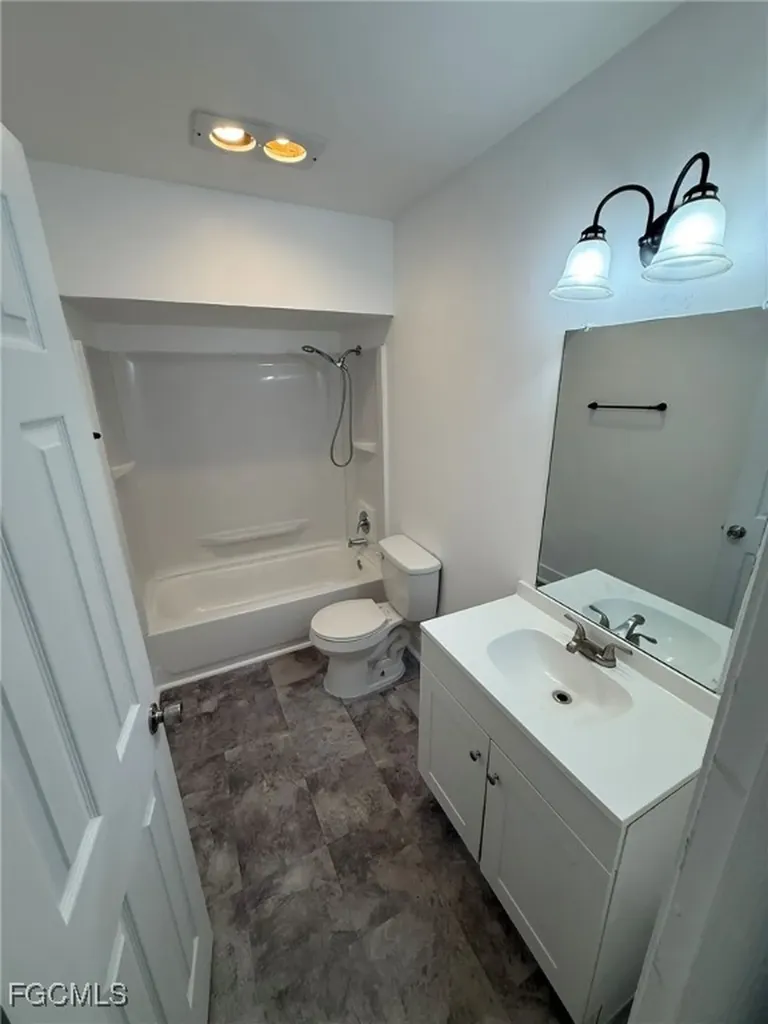 2708 Broadway Fort Myers FL 33901
