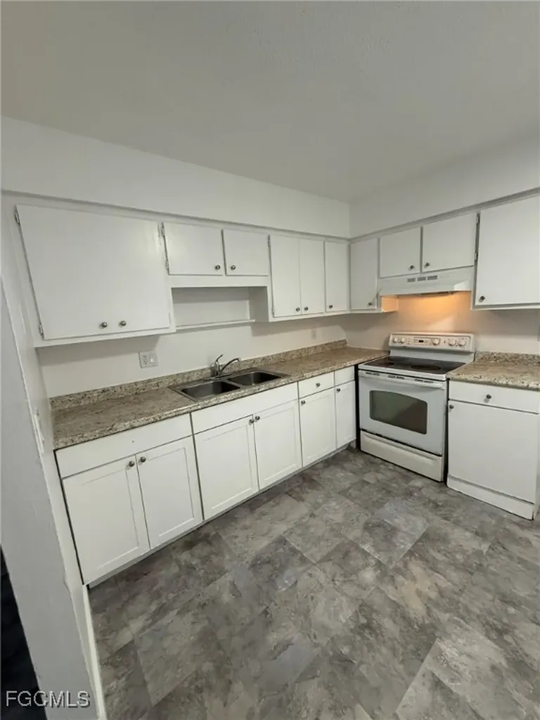 2708 Broadway Fort Myers FL 33901