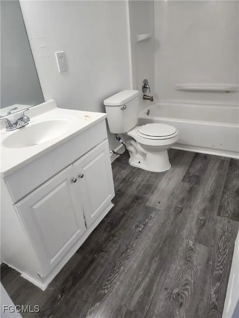 2670 Broadway Fort Myers FL 33901