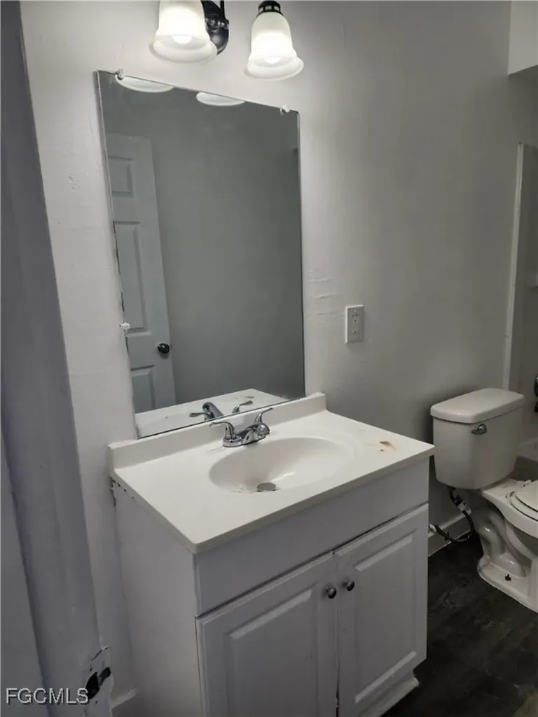 2670 Broadway Fort Myers FL 33901
