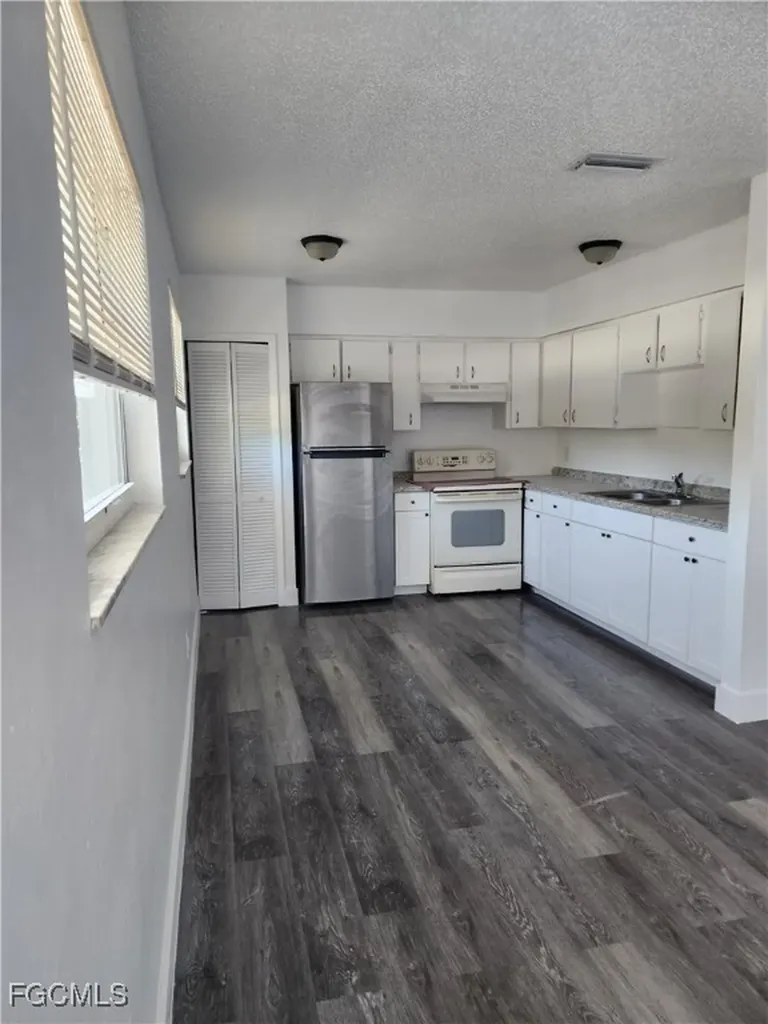 2670 Broadway Fort Myers FL 33901