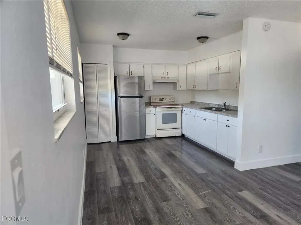2670 Broadway Fort Myers FL 33901