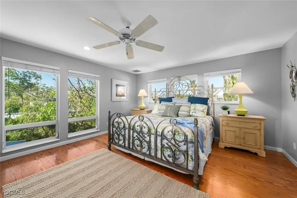 2449 Harbour Lane Sanibel FL 33957