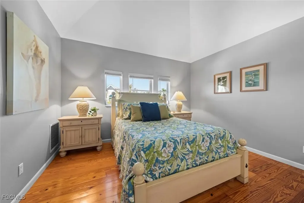 2449 Harbour Lane Sanibel FL 33957