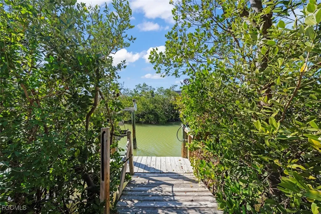 2449 Harbour Lane Sanibel FL 33957