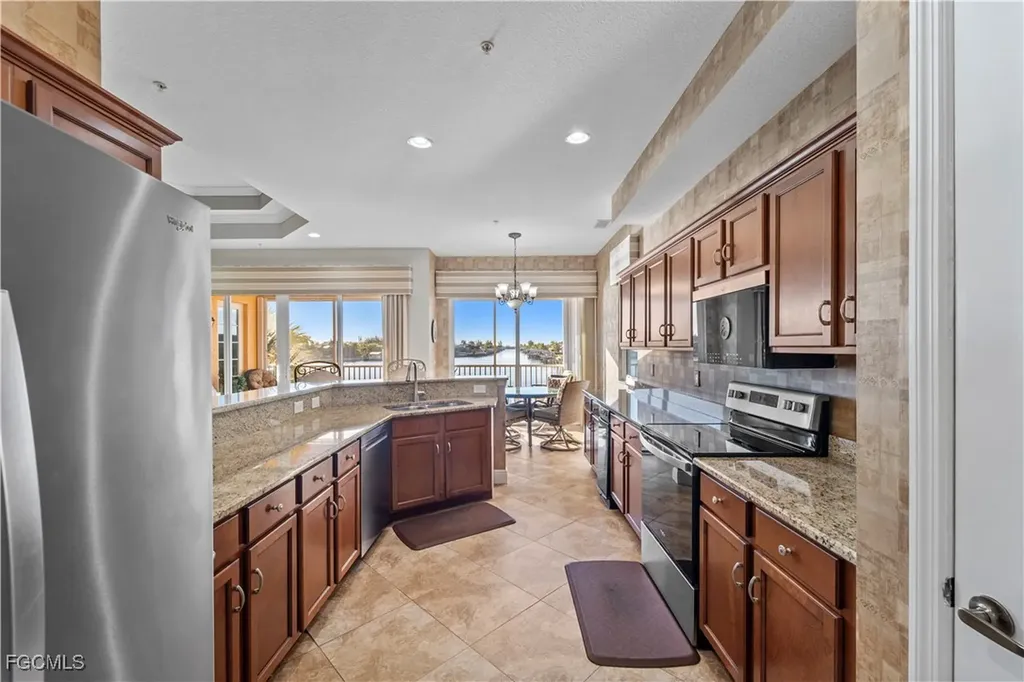 214 Shadroe Cove Circle Cape Coral FL 33991