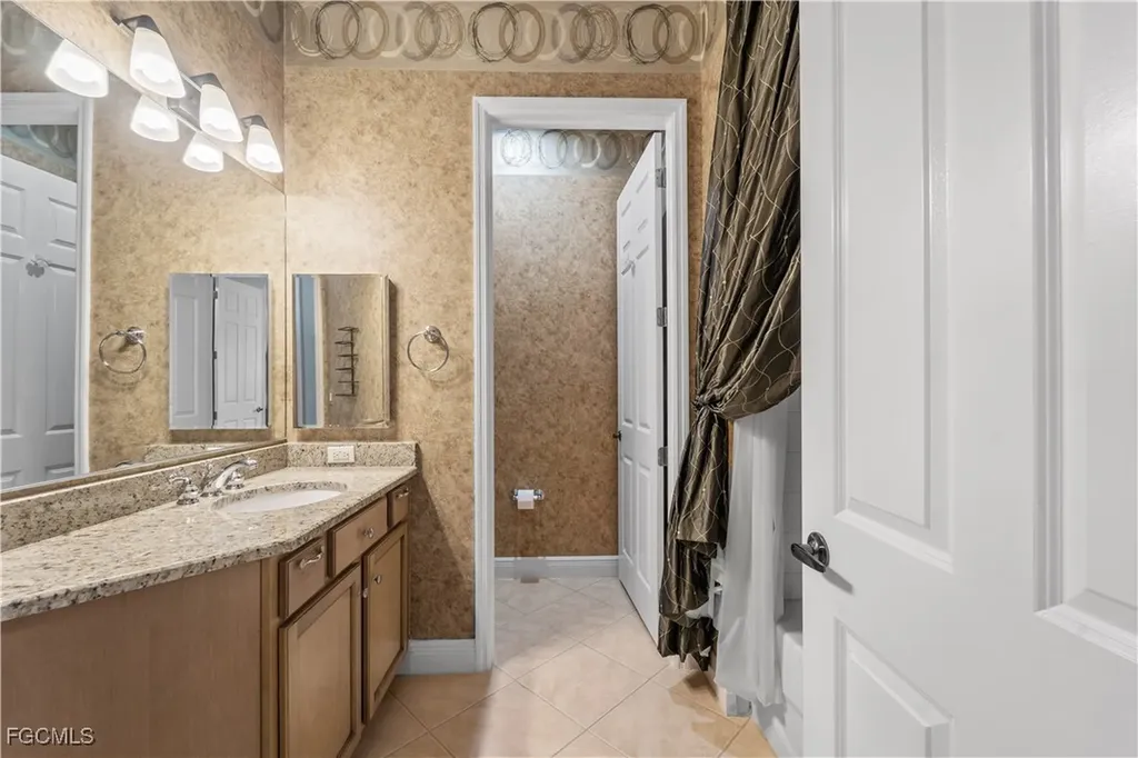 214 Shadroe Cove Circle Cape Coral FL 33991