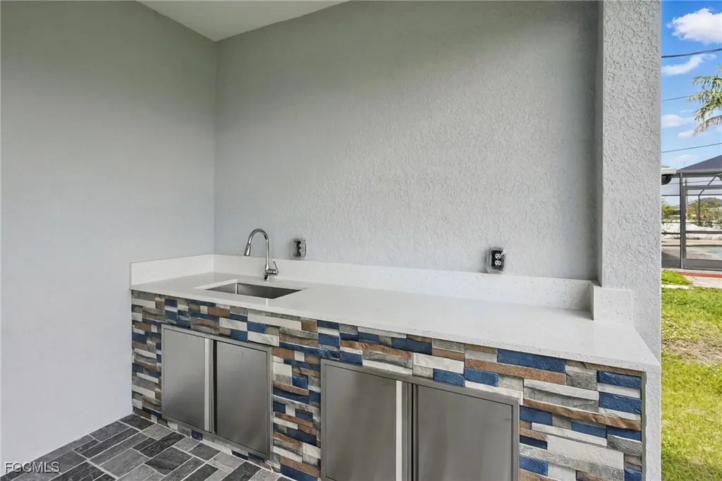 1813 NE 21st Street Cape Coral FL 33909