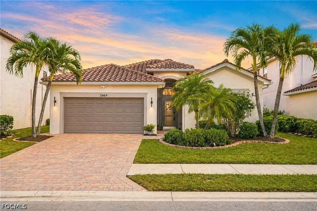2469 Heydon Circle E Naples FL 34120