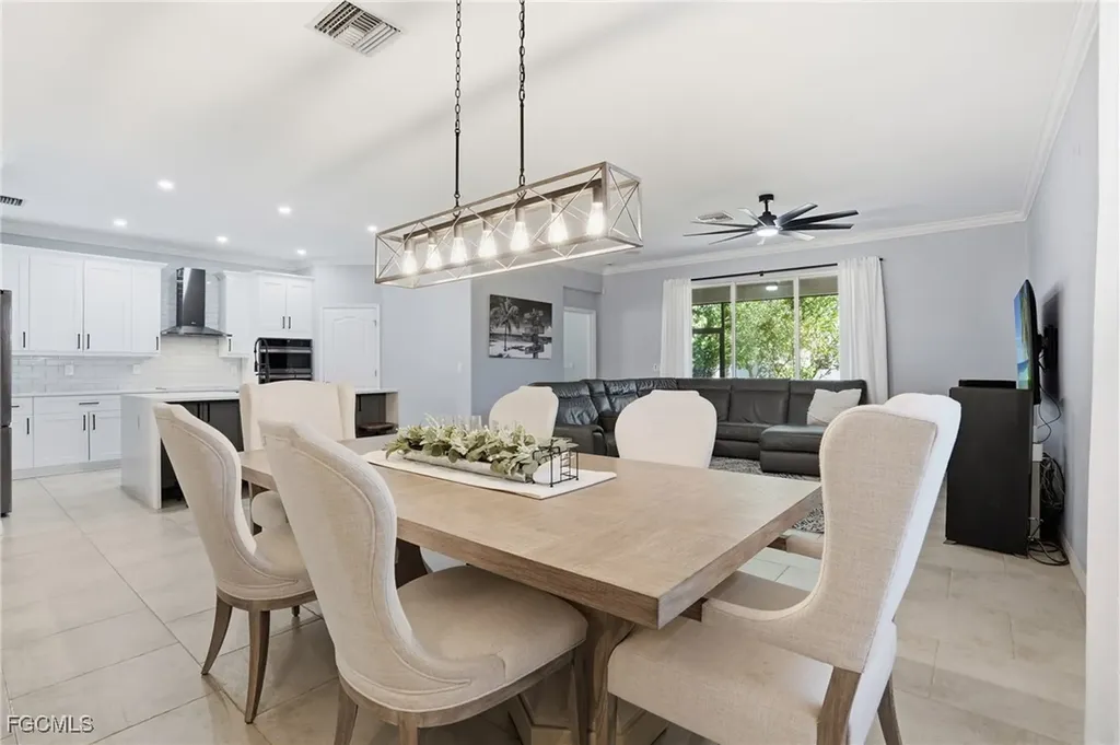 2469 Heydon Circle E Naples FL 34120