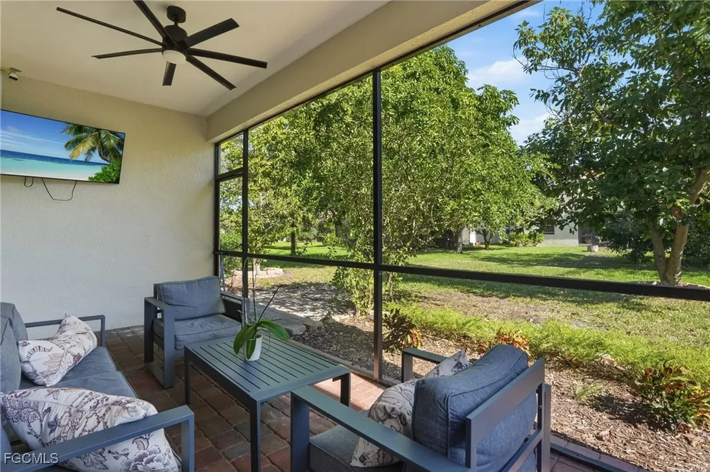 2469 Heydon Circle E Naples FL 34120