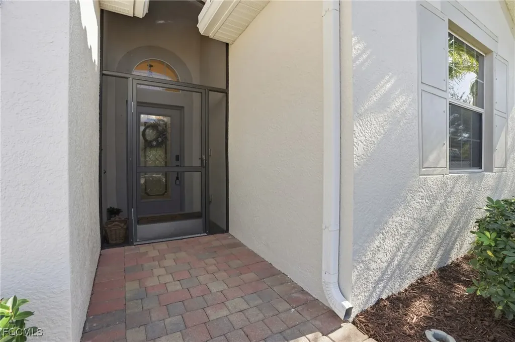 2469 Heydon Circle E Naples FL 34120