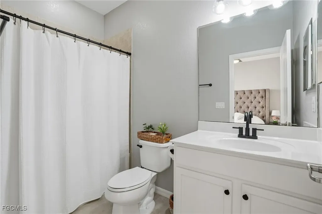 2469 Heydon Circle E Naples FL 34120