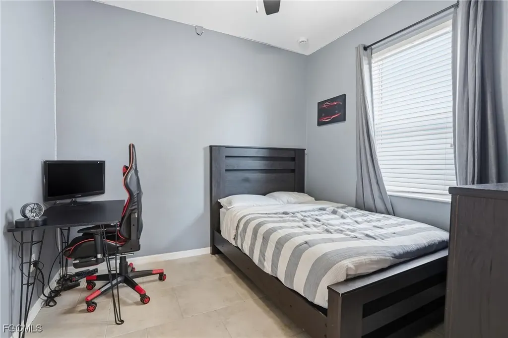 2469 Heydon Circle E Naples FL 34120