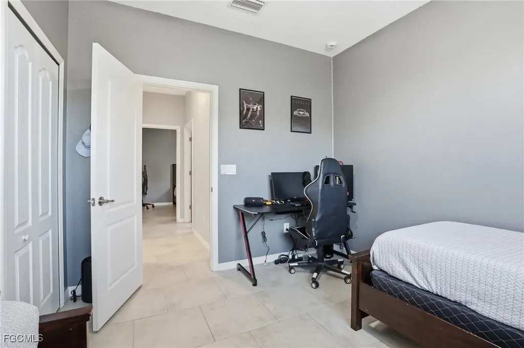 2469 Heydon Circle E Naples FL 34120